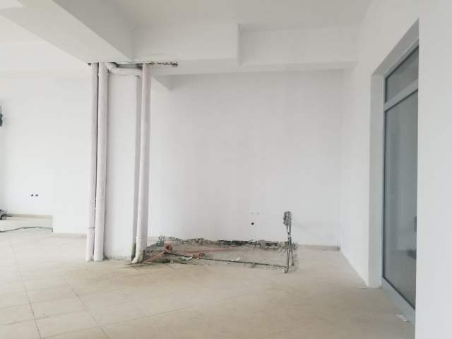 Elbasan, shitet ambjent biznesi 300 m² 160.000 Euro