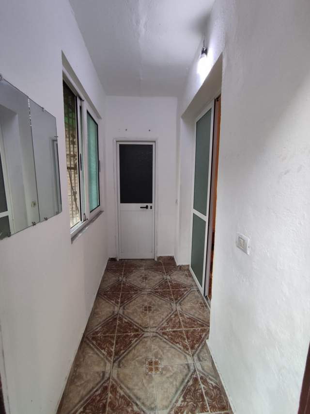 Tirane, jepet me qera garsonier Kati 1, 18 m² 22.000 Leke (Xhamlliku)