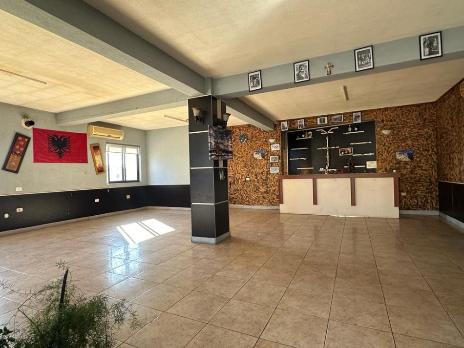 Tirane, jepet me qera , 260 m² 700 € (Laparake,Buz unazes Re)