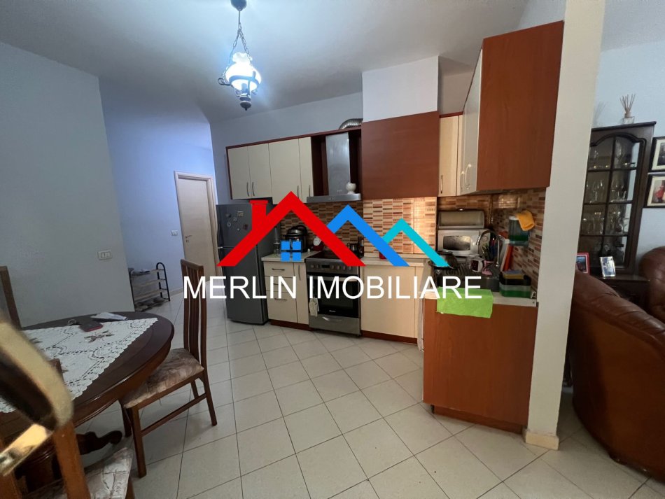 Tirane, jepet me qera apartament 2+1 Kati 3, 91 m² 600 € (Rruga Mine Peza)