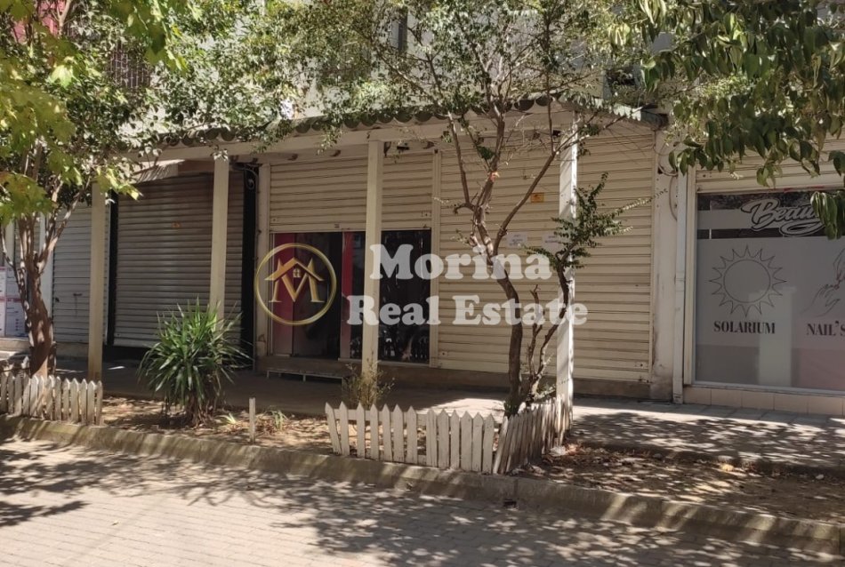 Tirane, shitet dyqan Kati 1, 49 m² 75.000 € (Yzberisht)
