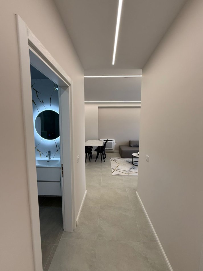 Tirane, jepet me qera apartament 1+1+Ballkon Kati 5, 70 m² 500 € (Oasis Residence)