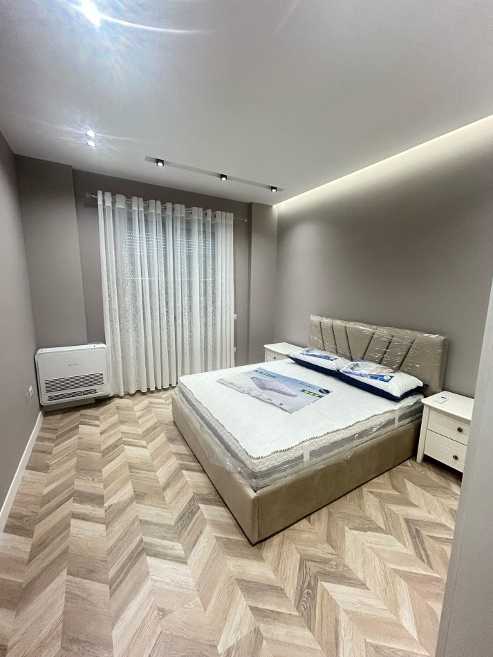 Tirane, jepet me qera apartament 2+1 Kati 7, 120 m² 1.200 € (qender)
