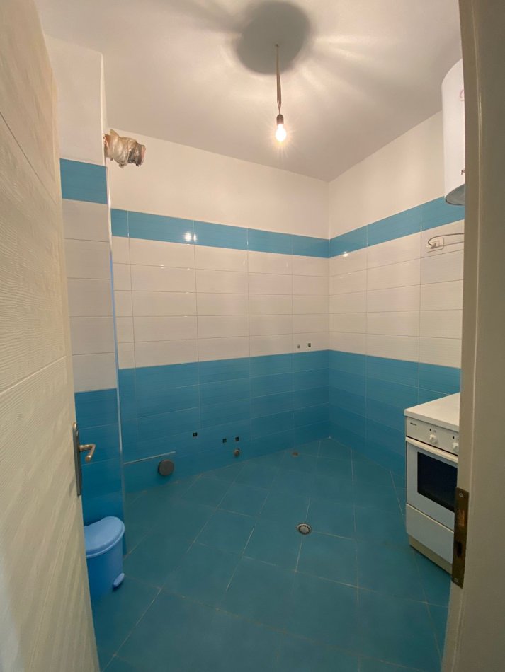 Tirane, jepet me qera apartament 2+1+Ballkon Kati 2, 104 m² 500 € (Astir Prane Big Pjates)