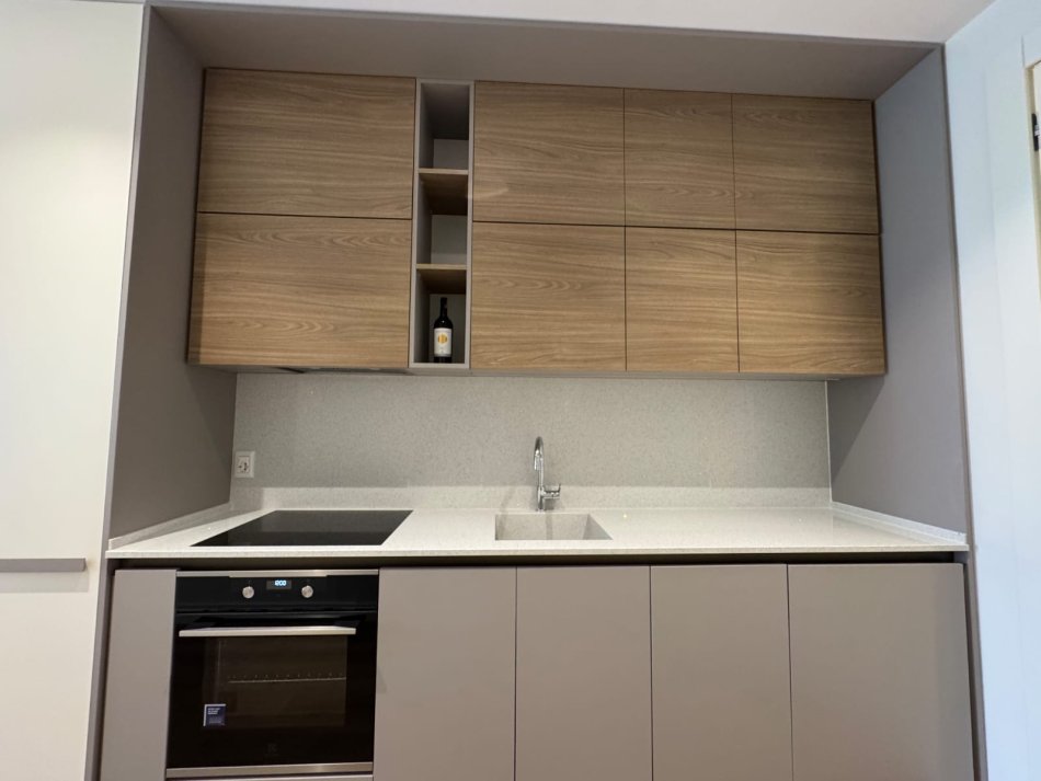 Tirane, jepet me qera garsonier 1+1 Kati 3, 50 m² 550 € (Liqeni i Thate)