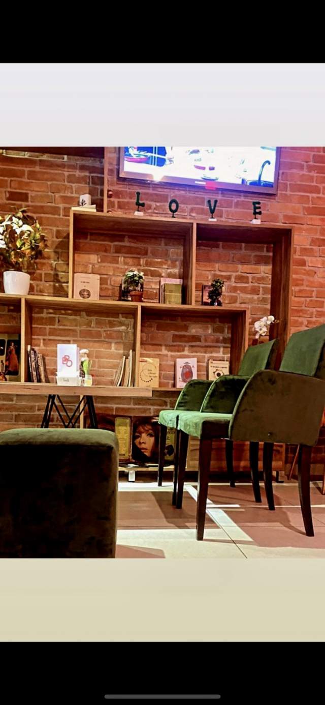 Tirane, shes bar-kafe Kati 0, 150 m² 213.000 Euro (Ndre Mjeda afer Kontaktit)