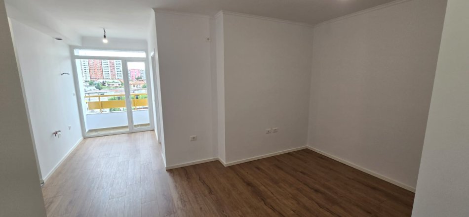 Tirane, shitet apartament 1+1+Ballkon , 115.000 € 