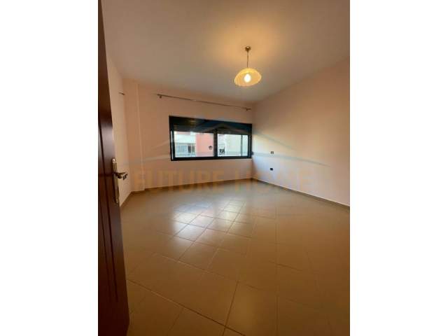 Tirane, jepet me qera apartament 2+1+BLK Kati 6, 90 m² 500 Euro (Ish Parku i Autobuzeve)