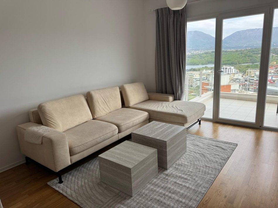 Tirane, jepet me qera apartament 2+1+Ballkon Kati 4, 100 m² 800 € (Selite e vjeter)
