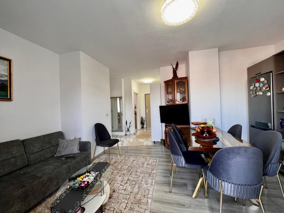 Tirane, shitet apartament 2+1+Ballkon Kati 6, 149 m² 150.000 € (Rruga Veli Dedi)
