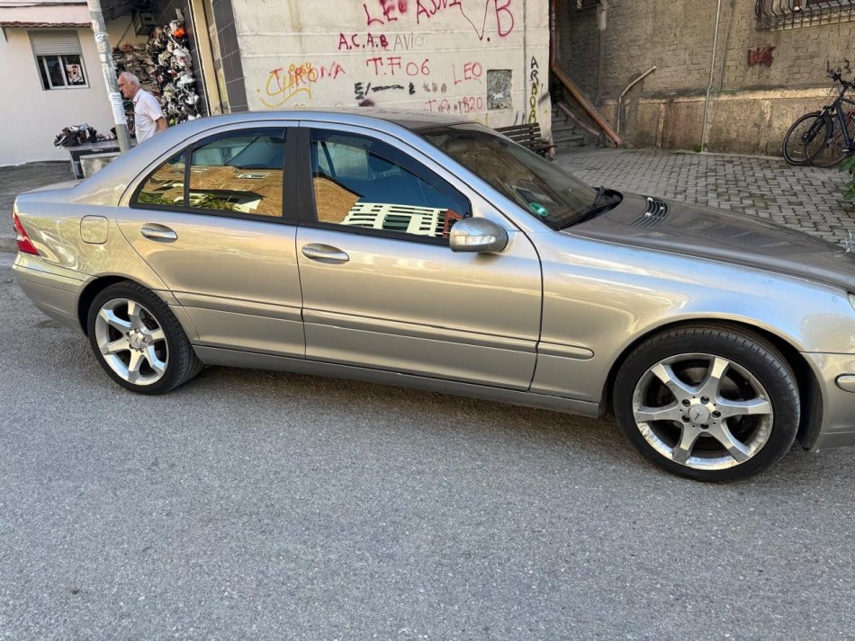 Tirane, shes makine MERCEDES BENZ C-CLASS 220 SPORT E DITION Nafte, gri metalizato automatik Klima 206.379 km