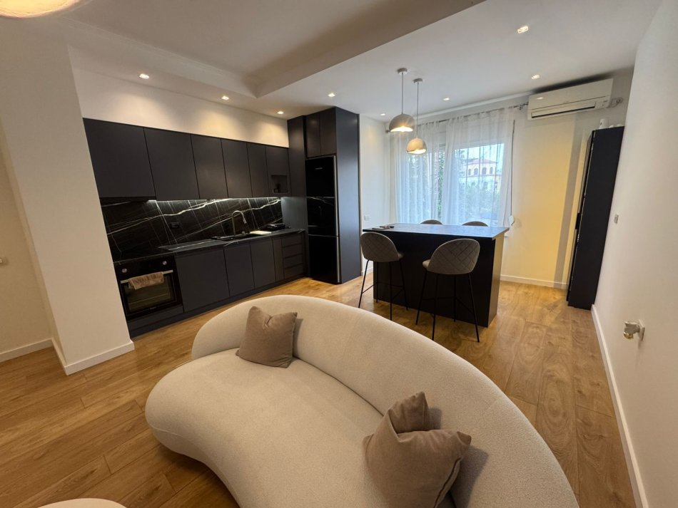 Tirane, jepet me qera apartament 2+1 , 80 m² 750 € (tek Kodra e Diellit)