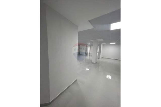 Tirane, jepet me qera ambjent biznesi Kati 0, 500 m² 1.300 Euro (Rruga Muhamet Deliu)