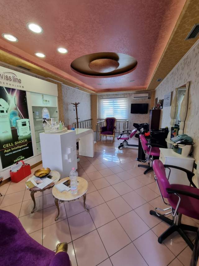 Tirane, jepet me qera ambjent biznesi 150 m² 1.000 Euro