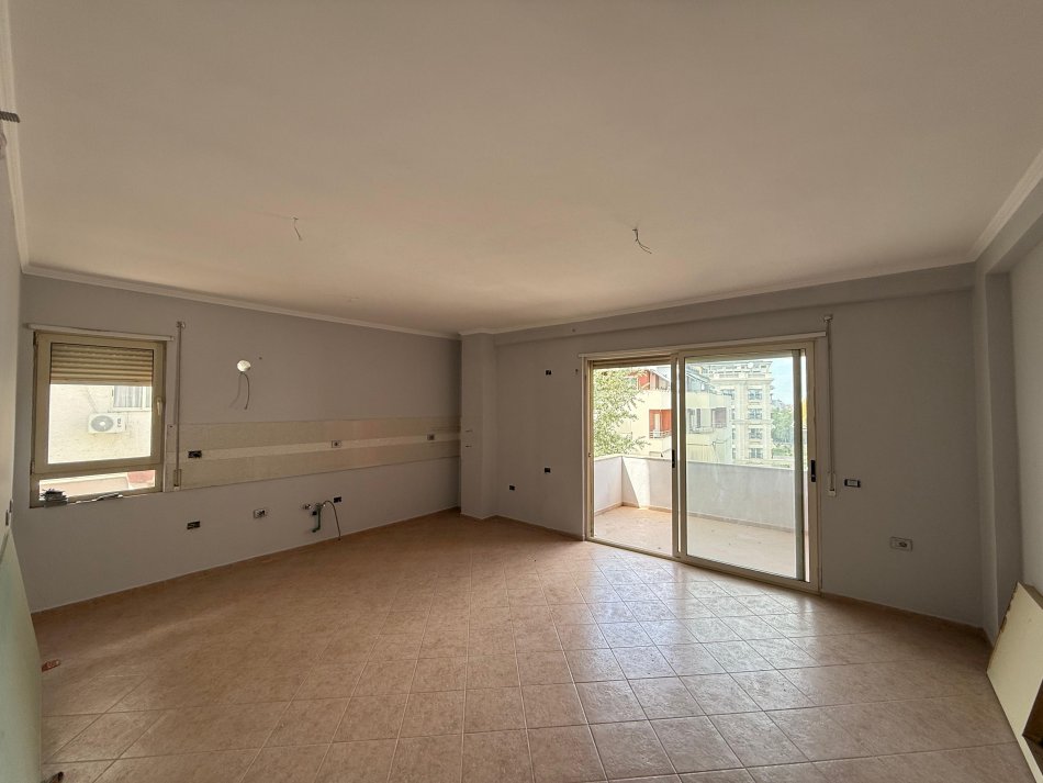 Shqiperi, shitet apartament 2+1 Kati 4, 100 m² 222.000 € (LIQENI I THATE)