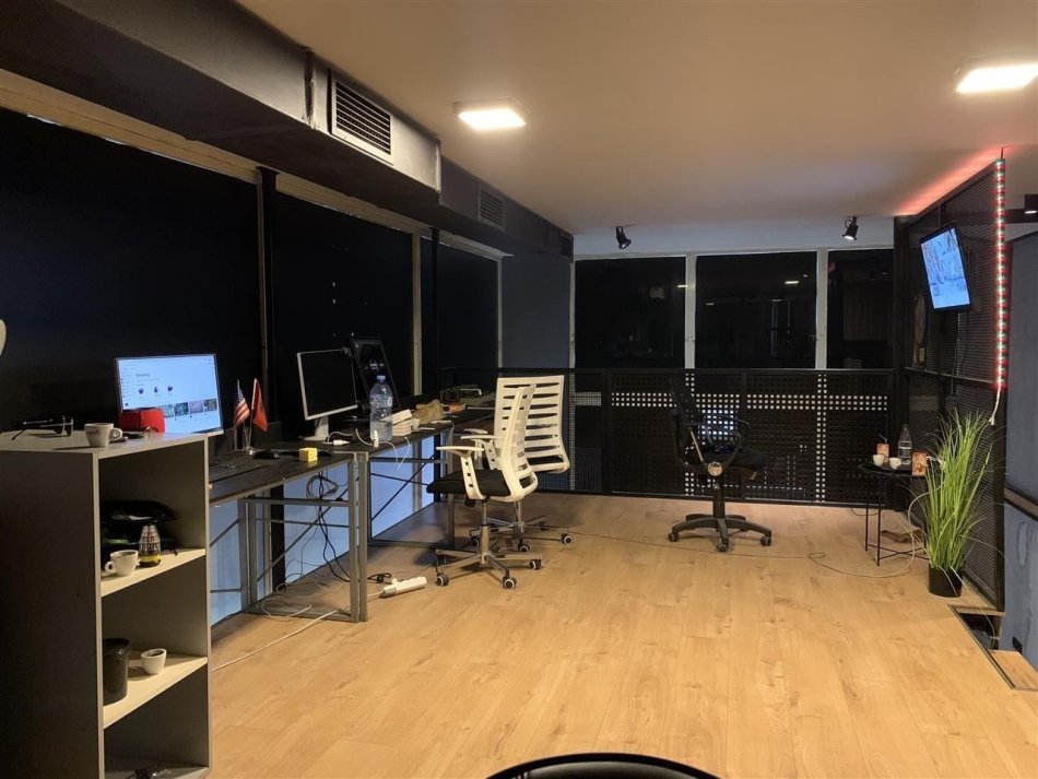Tirane, jepet me qera ambjent biznesi Kati 0, 70 m² 550 € (rruga frosina plaku)