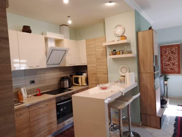 Tirane, shes apartament 2+1+BLK Kati 5, 103 m² 113.300 Euro (Pran pallatit me Shigjeta)