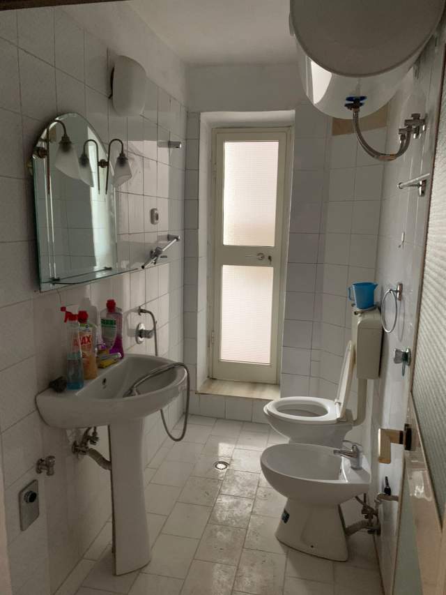 Tirane, jepet me qera apartament 1+1 Kati 2, 67 m² 450 Euro (Vasil Shanto)