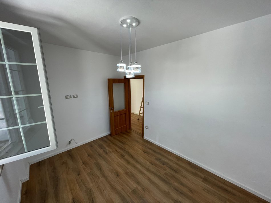 Tirane, shitet apartament 2+1 Kati 3, 178.000 € 