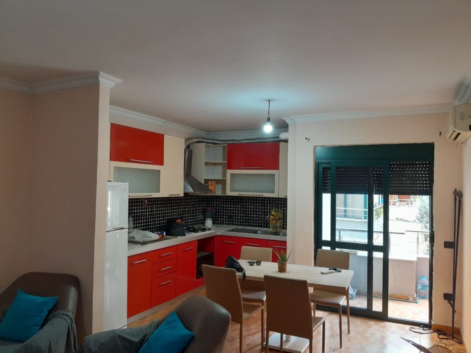 Jepet Shtepi  me qera,    ne Pallat i Ri 2+1       ID   11830