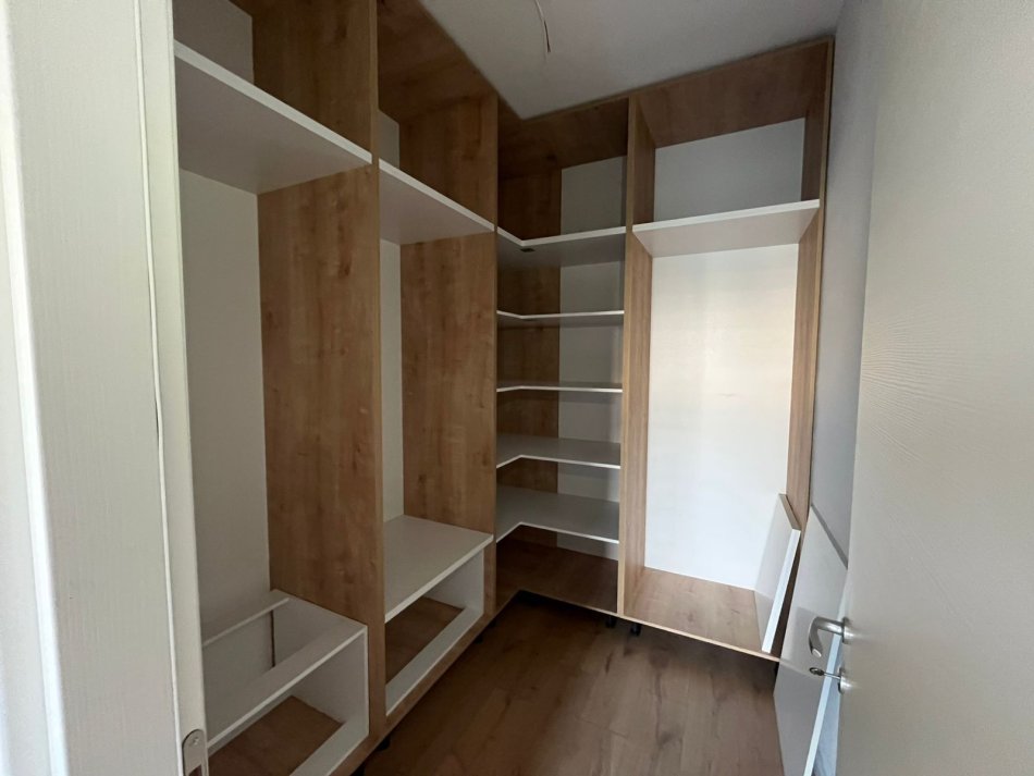 Tirane, jepet me qera apartament 1+1 Kati 5, 70 m² 650 € (don bosko)