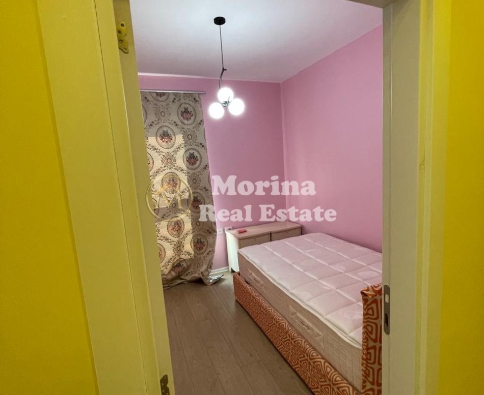 Tirane, jepet me qera apartament 3+1 Kati 4, 112 m² 800 € (Laprake)
