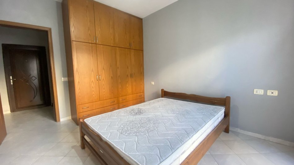 Jepet Apartament 2+1 me qira ne Yzberisht 400 Euro/Muaj