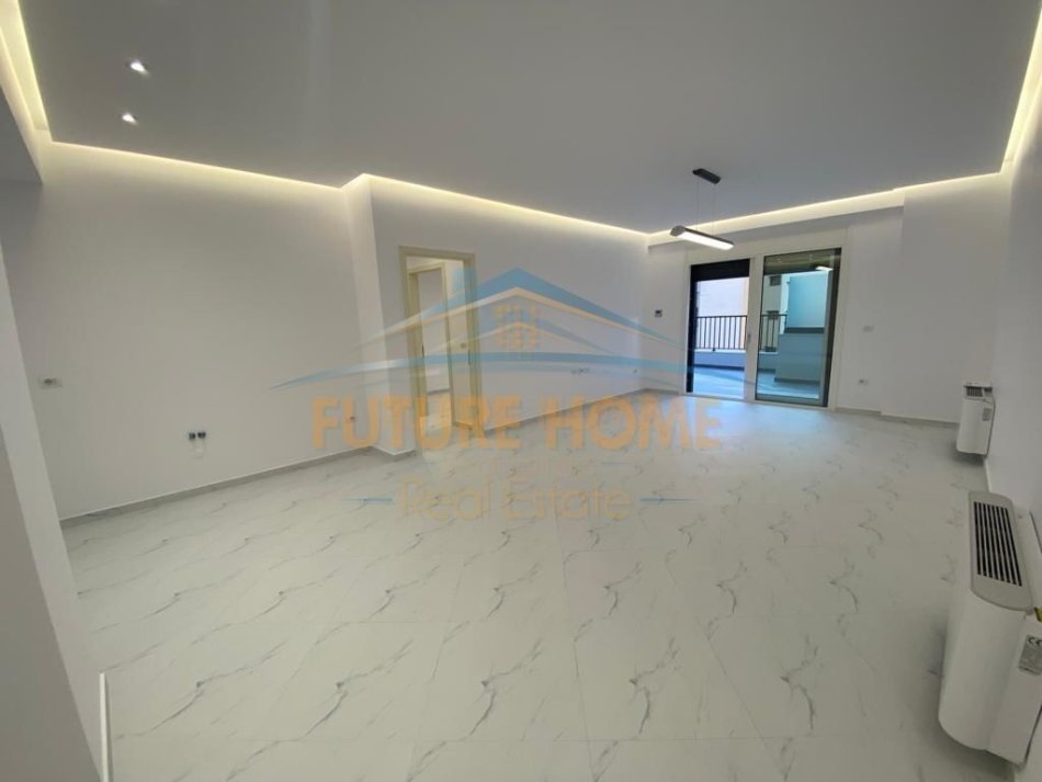 Tirane, jepet me qera zyre Kati 2, 158 m² 1600 € (Rruga e Kosovarve)