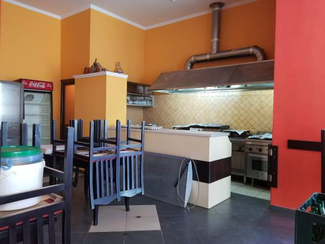 Elbasan, jepet me qera ambjent biznesi 45 m² 20.000 Leke