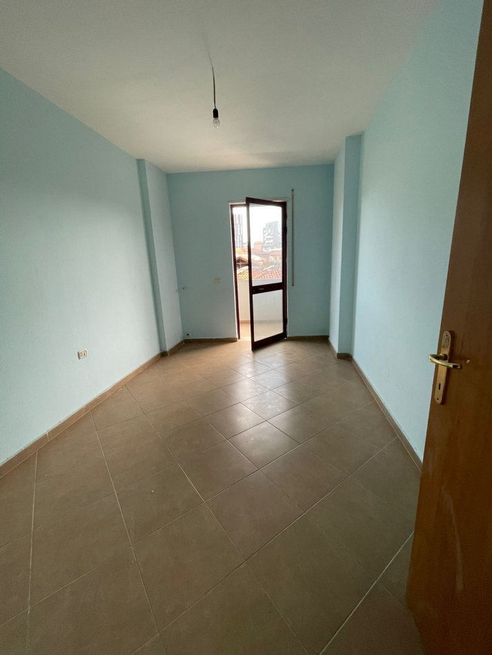 Tirane, shitet apartament 2+1+Ballkon Kati 1, 115 m² 184.608 € (PRANE GJIMNAZIT PARTIZANI)