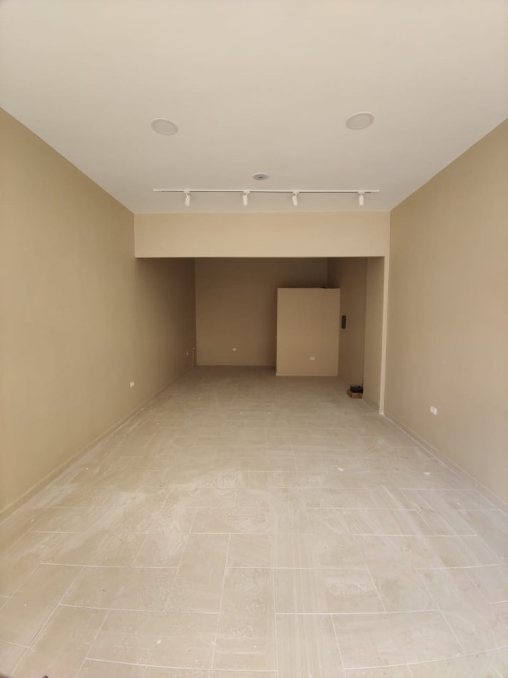 Durres, jepet me qera dyqan Kati 0, 55 m² 350 € (Rr. Sefer Efendiu)