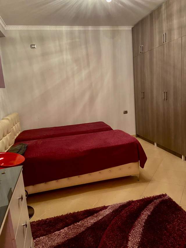 Tirane, jepet me qera apartament 2+1+BLK Kati 3, 105 m² 400 Euro (pallati Molla shpk)
