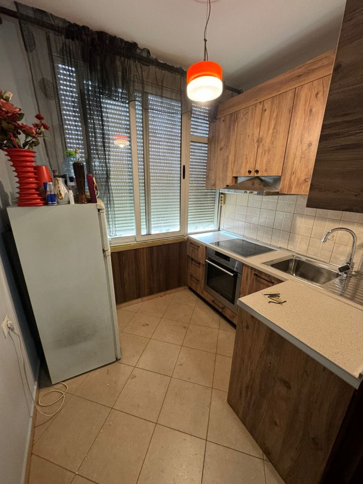 Tirane, jepet me qera apartament 1+1 Kati 5, 55 m² 400 € (Don Bosco)