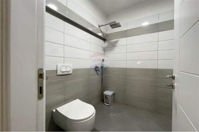 Tirane, shitet apartament duplex 3+1+A+BLK Kati 1, 160 m² 160.000 Euro (Rr. Kavajes)