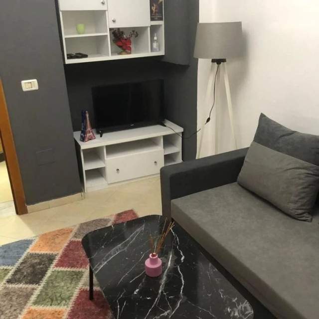Tirane, jepet me qera apartament 1+1+BLK Kati 3, 55 m² 500 Euro (Sheshi Wilson)