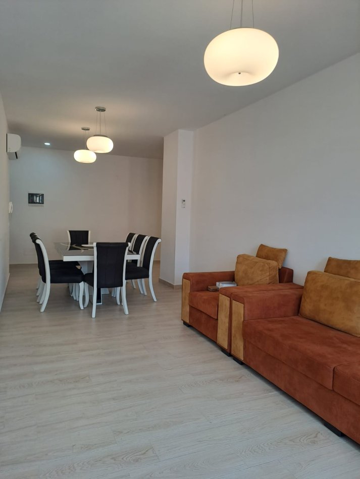 Tirane, jepet me qera apartament 2+1 Kati 3, 100 m² 890 € (Rruga Fortuzi)