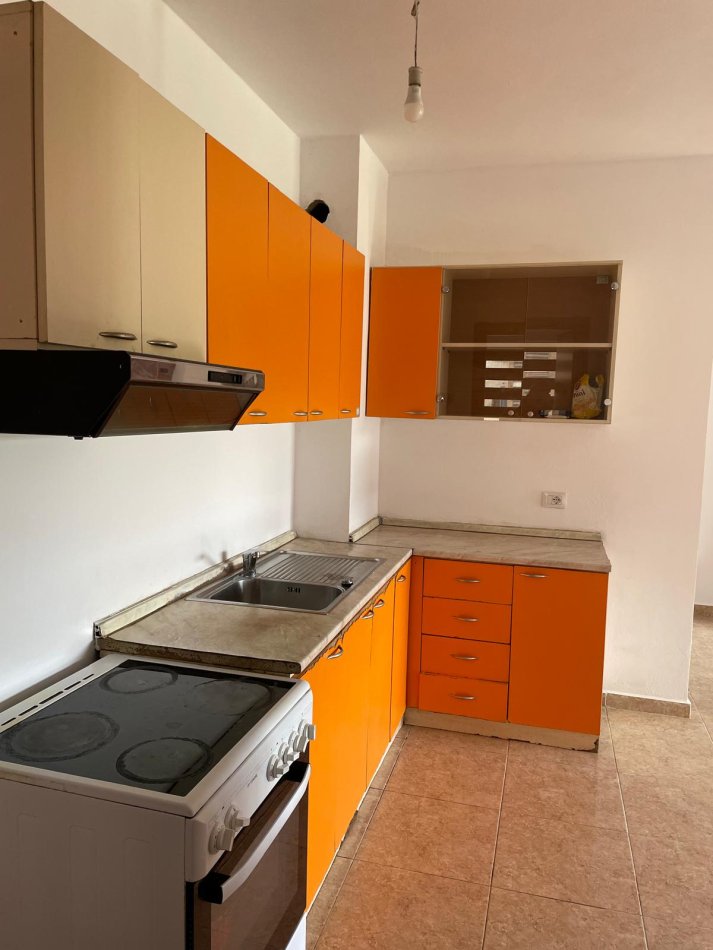 Tirane, jepet me qera apartament 2+1 Kati 3, 93 m² 450 € (Fusha e Aviacionit)