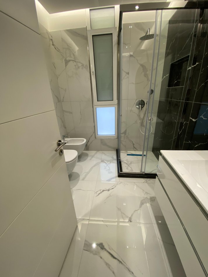 Tirane, jepet me qera 2+1 Kati 3, 90 m² 700 € (fusha aviacionit)