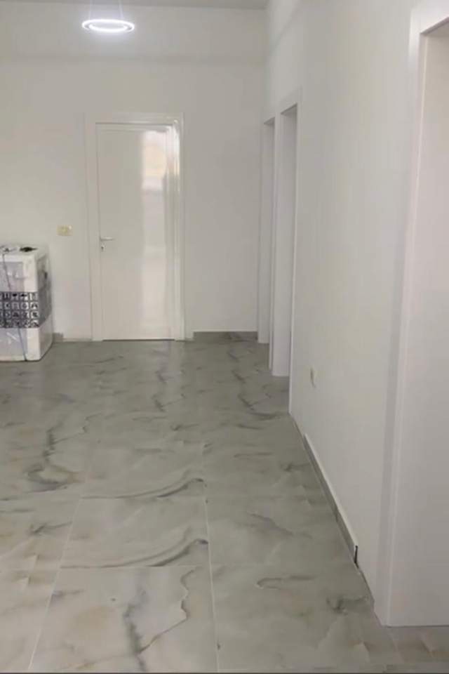 Tirane, jepet me qera Vile 3+1+BLK Kati 2, 160 m² 50.000 Leke (rruga Paro Kita)