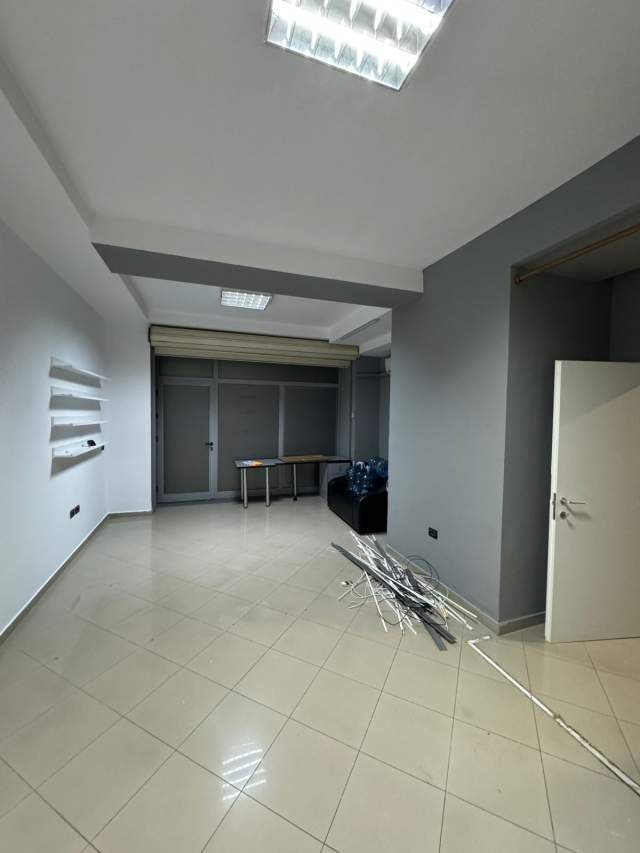 Tirane, jepet me qera ambjent biznesi Kati 0, 50 m² 600 Euro (rruga Hoxha Tahsim)