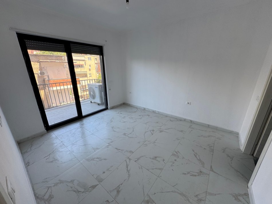 Tirane, jepet me qera zyre Kati 3, 120 m² 800 € (myslym shyri)