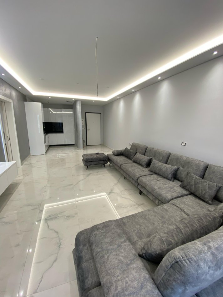 Tirane, jepet me qera apartament 2+1 Kati 3, 95 m² 700 € (ish fusha e aviacionit)