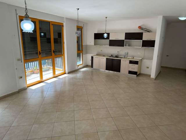 Tirane, shes apartament 2+1+A+BLK Kati 3, 122 m² 205.000 Euro (komuna e parisit)
