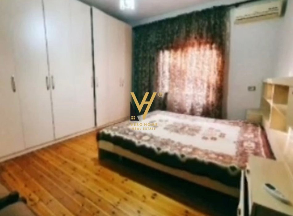 Tirane, jepet me qera dyqan Kati 2, 100 m² 350 € (SAUK TE VJETER)