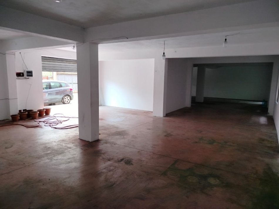 Tirane, jepet me qera magazine , , 200 m² 600 € (Astir)