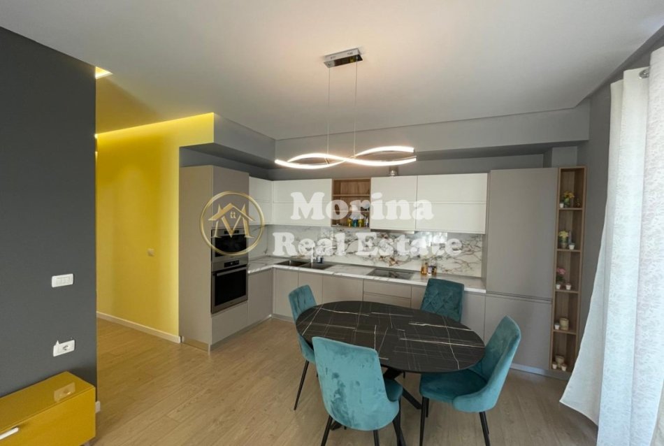 Tirane, jepet me qera apartament 3+1 Kati 4, 112 m² 800 € (Laprake)