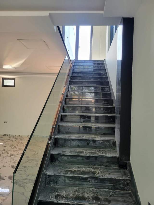 Tirane, jepet me qera ambjent biznesi Kati 0, 300 m² 2.200 Euro (Misto Mame)