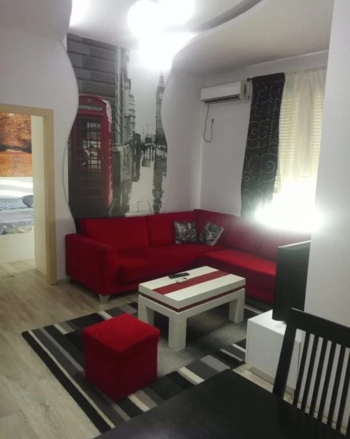 Jepet me qera Apartamenti 2+1 400 mije leke , Vasil Shanto , te ish europiani