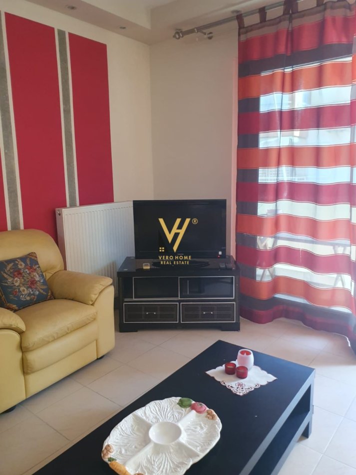 Tirane, jepet me qera apartament 1+1+Ballkon Kati 3, 82 m² 450 € (KODRA E DIELLIT 1)