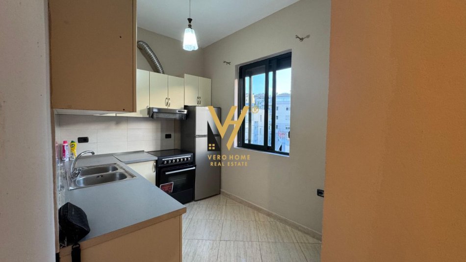 Tirane, jepet me qera apartament 3+1+Ballkon Kati 5, 120 m² 550 € (KOPSHTI ZOOLOGJIK)